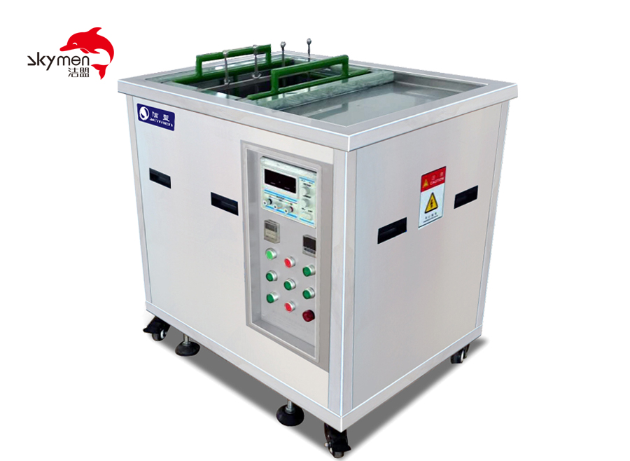 橡膠模具臟了怎么清洗？用電解超聲波橡膠模具清洗機(jī)輕松搞定